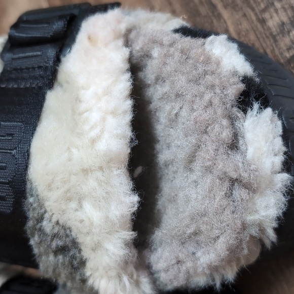 Ugg Fluffita Cali Collage Slipper Beige/Black size 10.0 - Picture 4 of 9
